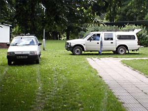 část menších psů jsme naložili do aut a odvezli do Krupky